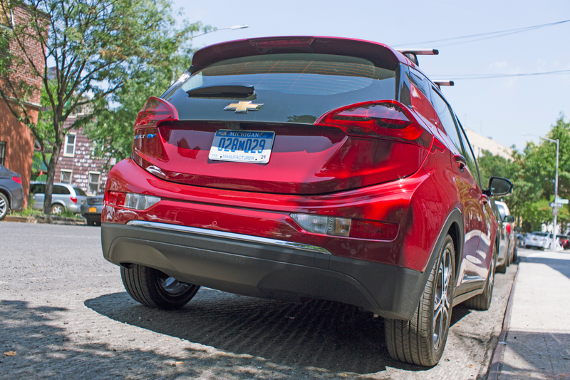Illustration for article titled The 2018 Chevrolet Bolt EV Makes the Electric Car Feel Normal, and That’s the Point